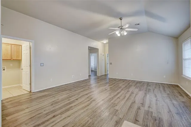 Photo 3 — 12324 SW 5th Street, Yukon, OK 73099