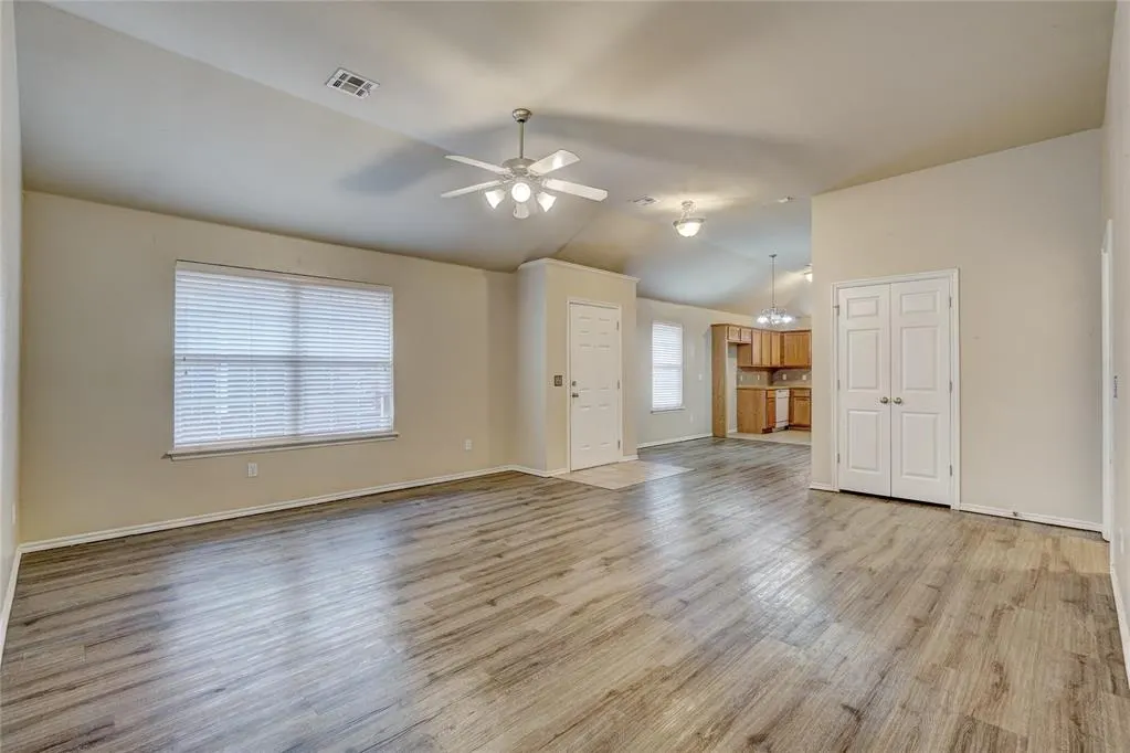 Photo 4 — 12324 SW 5th Street, Yukon, OK 73099