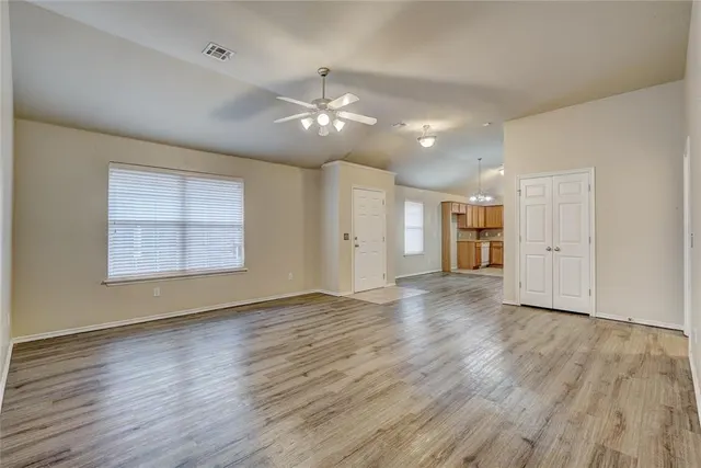Photo 4 — 12324 SW 5th Street, Yukon, OK 73099