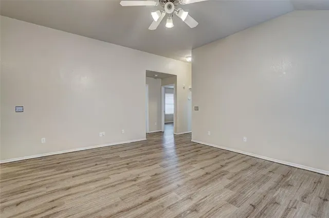 Photo 6 — 12324 SW 5th Street, Yukon, OK 73099
