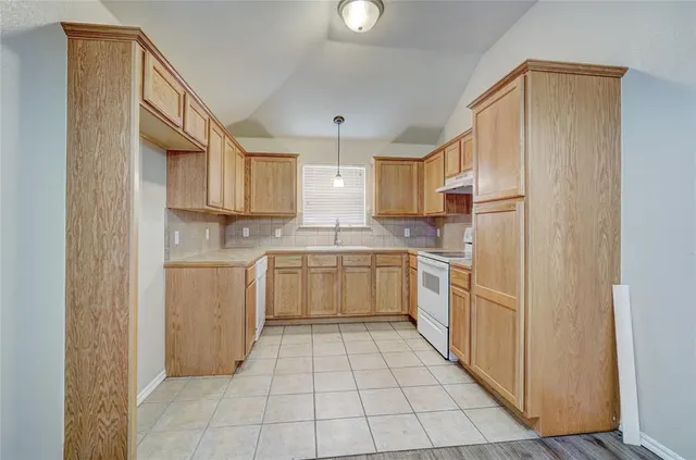 Photo 7 — 12324 SW 5th Street, Yukon, OK 73099