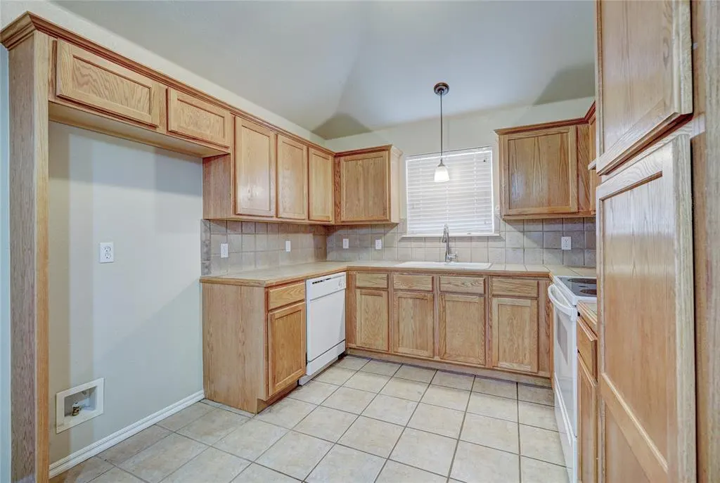 Photo 8 — 12324 SW 5th Street, Yukon, OK 73099