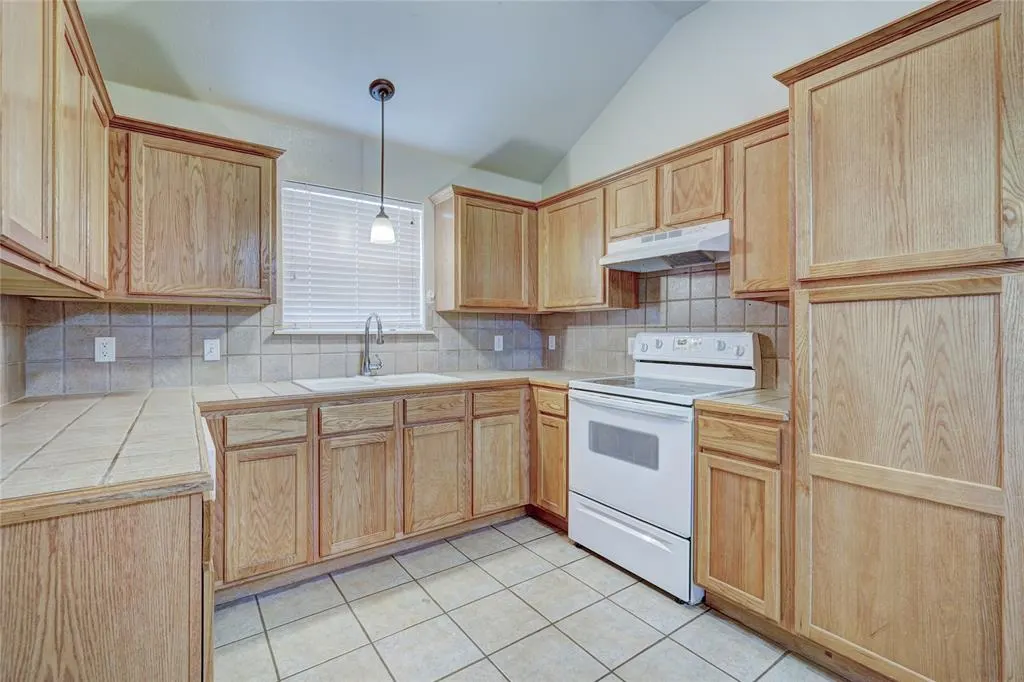 Photo 9 — 12324 SW 5th Street, Yukon, OK 73099