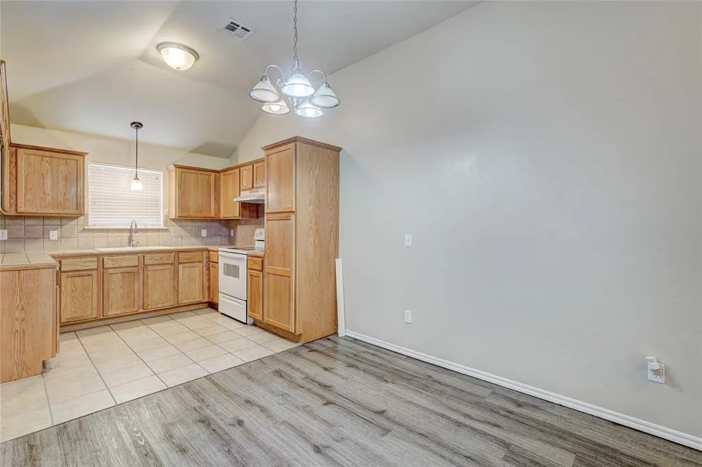 Photo 10 — 12324 SW 5th Street, Yukon, OK 73099