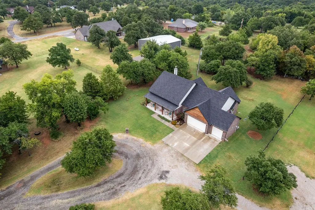 Front exterior — 2405 Gina Court, Guthrie, OK 73044