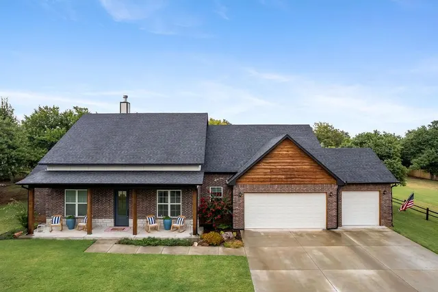Photo 3 — 2405 Gina Court, Guthrie, OK 73044