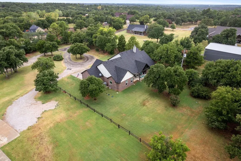 Photo 42 — 2405 Gina Court, Guthrie, OK 73044