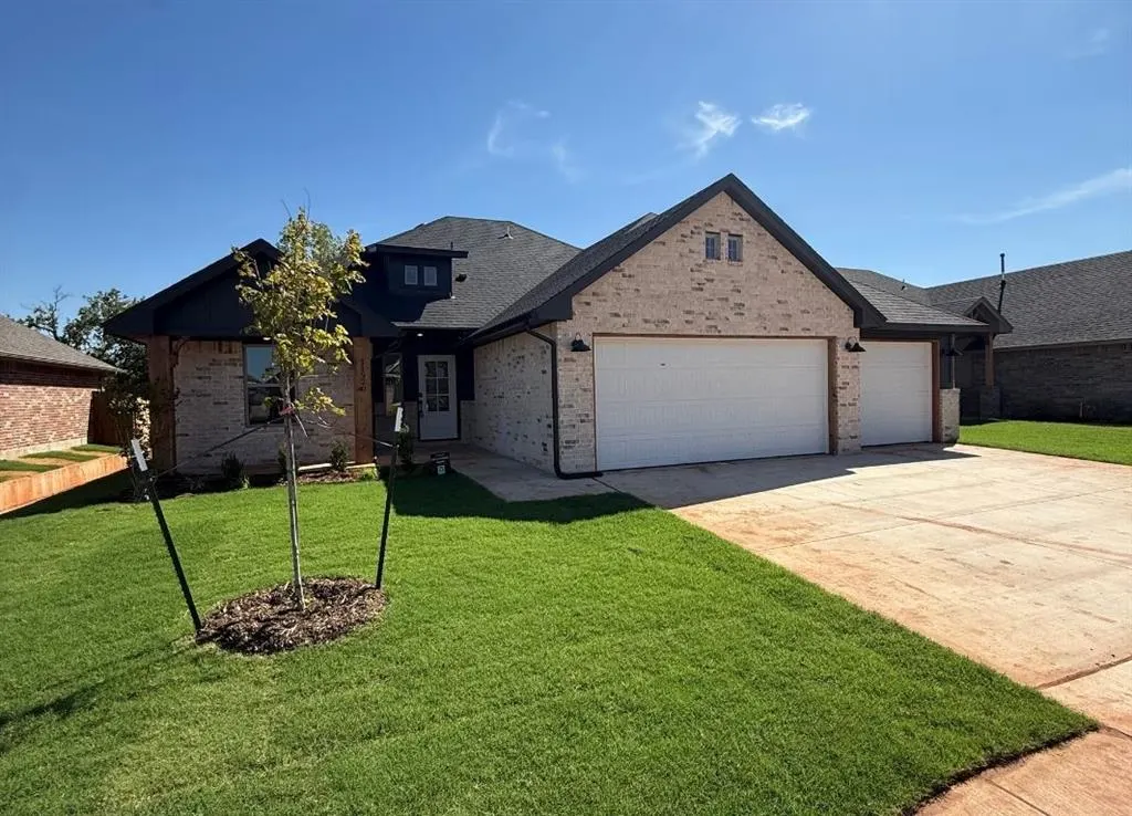 Front exterior — 11920 Rockbed Drive, Yukon, OK 73099