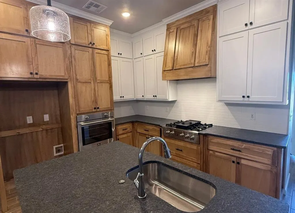 Photo 2 — 12004 Rockbed Drive, Yukon, OK 73099