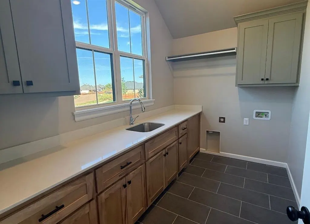 Photo 7 — 12004 Rockbed Drive, Yukon, OK 73099