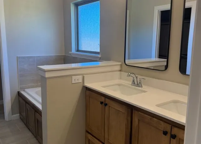 Photo 5 — 12008 Rockbed Drive, Yukon, OK 73099