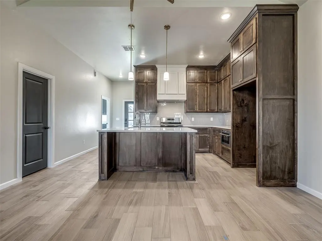 Photo 2 — 11913 NW 118th Street, Yukon, OK 73099