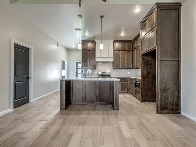 Photo 2 — 11913 NW 118th Street, Yukon, OK 73099
