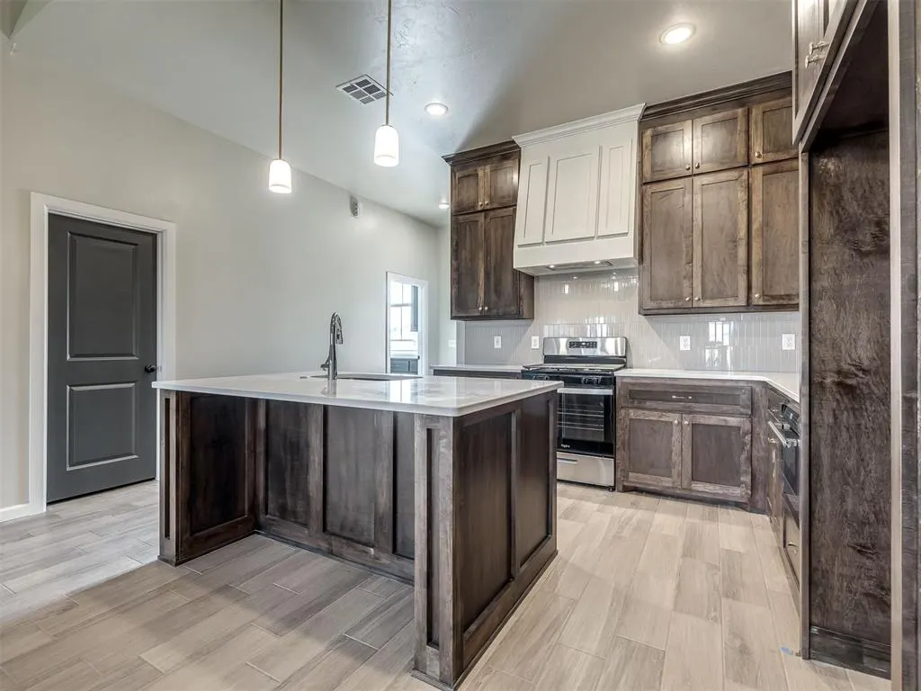 Photo 3 — 11913 NW 118th Street, Yukon, OK 73099