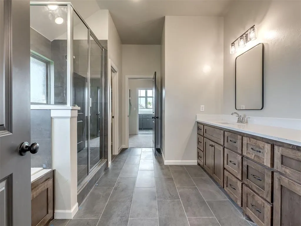 Photo 14 — 11913 NW 118th Street, Yukon, OK 73099