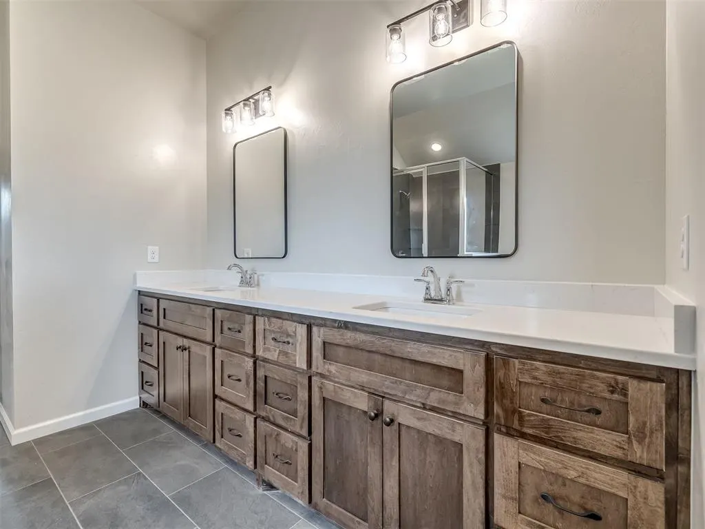 Photo 15 — 11913 NW 118th Street, Yukon, OK 73099