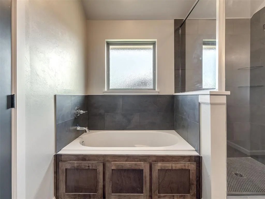 Photo 18 — 11913 NW 118th Street, Yukon, OK 73099
