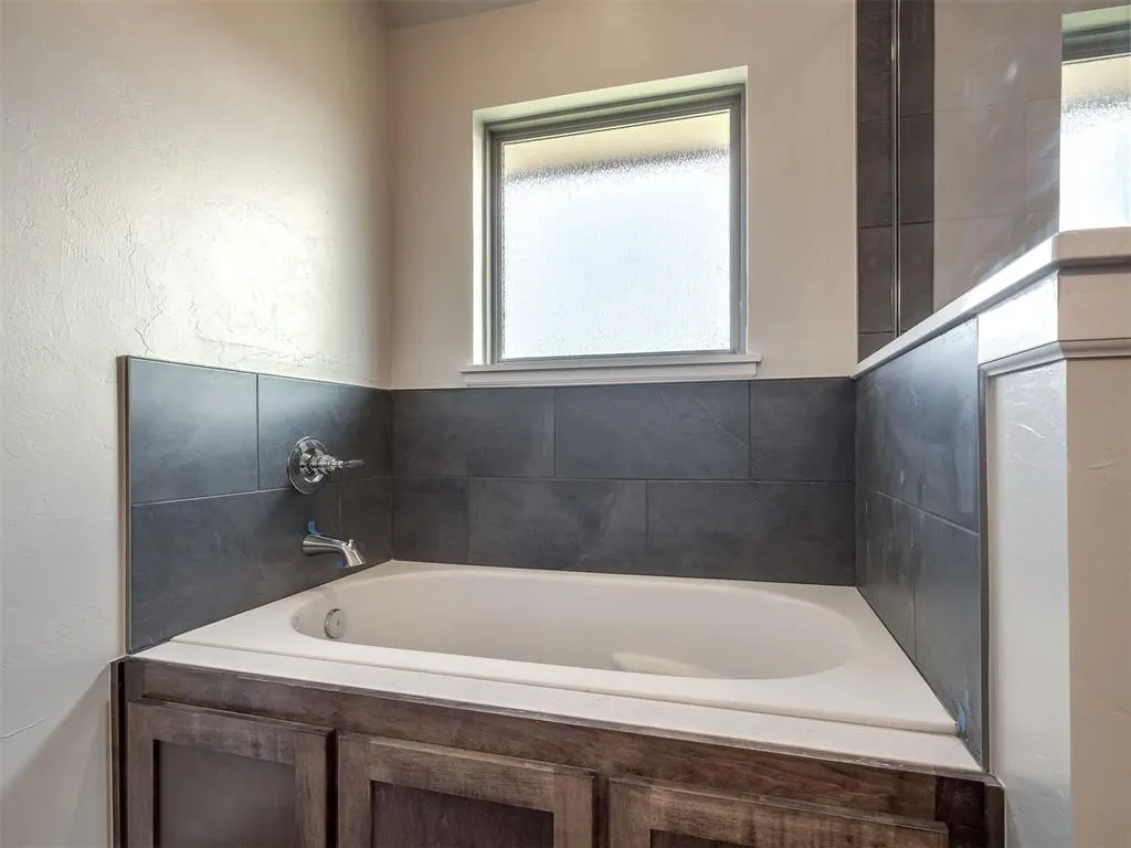 Photo 19 — 11913 NW 118th Street, Yukon, OK 73099