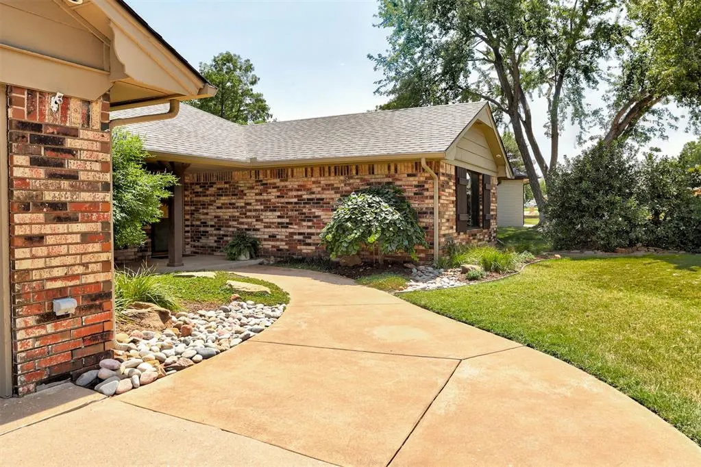Photo 2 — 13004 Burlingame Avenue, Oklahoma City, OK 73120