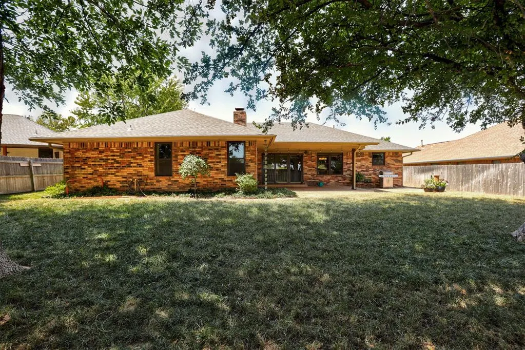 Photo 3 — 13004 Burlingame Avenue, Oklahoma City, OK 73120