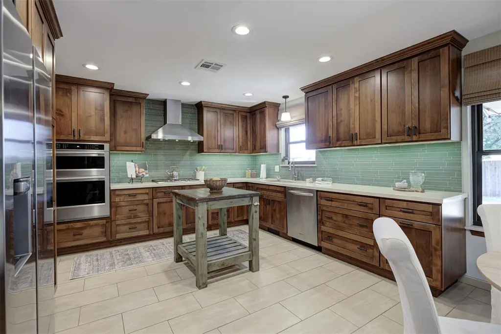 Photo 4 — 13004 Burlingame Avenue, Oklahoma City, OK 73120