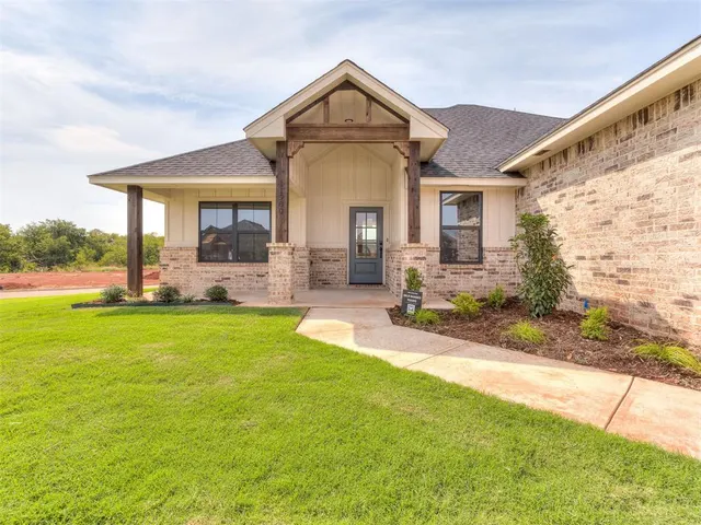 Photo 2 — 11900 NW 119th Street, Yukon, OK 73099
