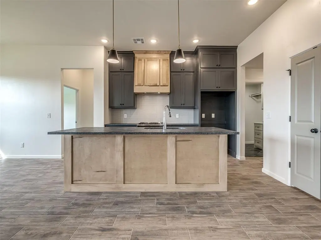 Photo 7 — 11900 NW 119th Street, Yukon, OK 73099