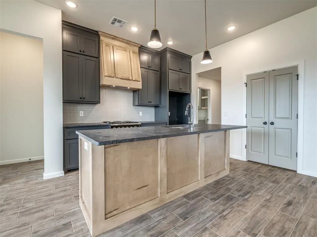 Photo 8 — 11900 NW 119th Street, Yukon, OK 73099
