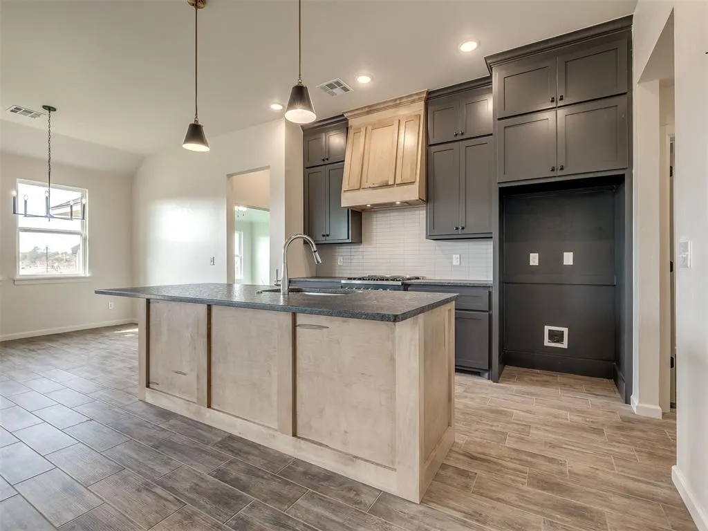 Photo 9 — 11900 NW 119th Street, Yukon, OK 73099