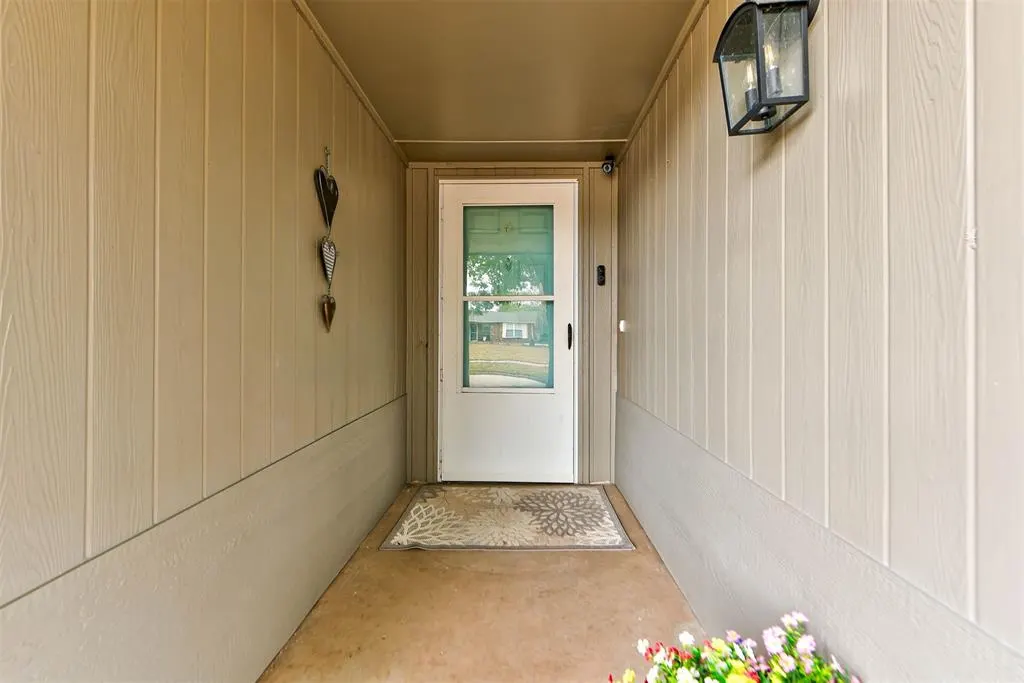 Photo 4 — 1665 NE 6th Street, Oklahoma City, OK 73160
