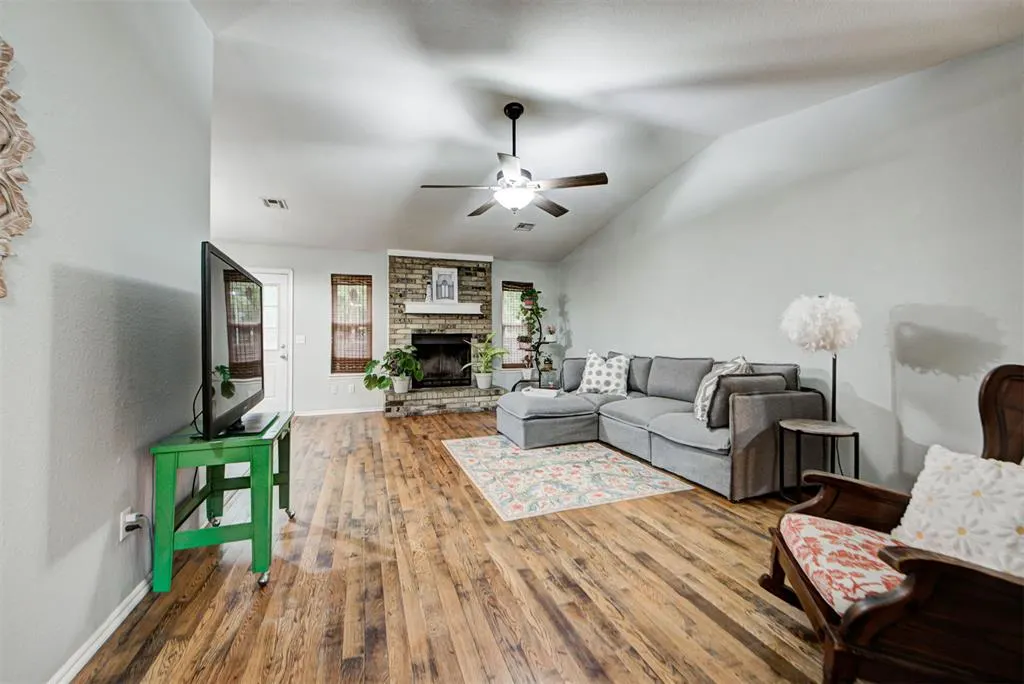 Photo 5 — 1665 NE 6th Street, Oklahoma City, OK 73160