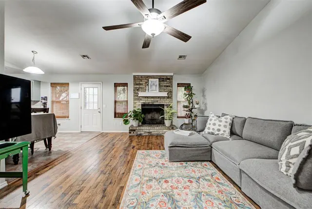 Photo 6 — 1665 NE 6th Street, Oklahoma City, OK 73160