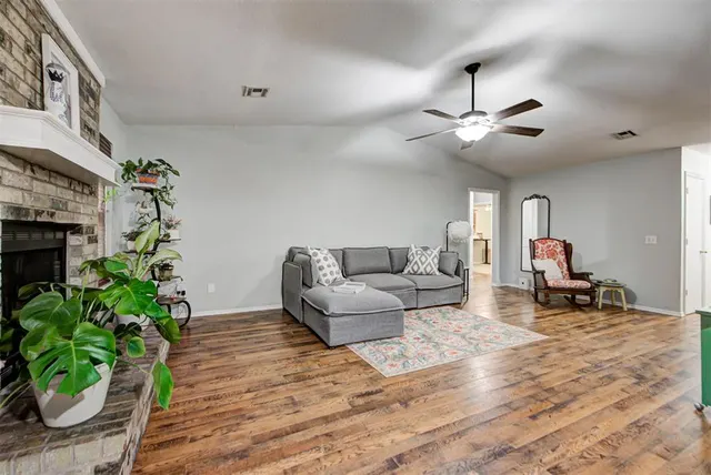 Photo 8 — 1665 NE 6th Street, Oklahoma City, OK 73160