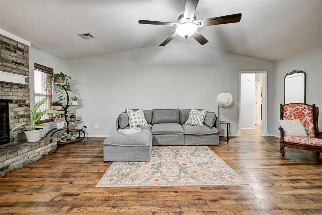 Photo 9 — 1665 NE 6th Street, Oklahoma City, OK 73160