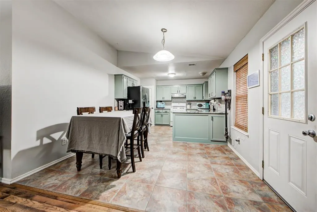 Photo 13 — 1665 NE 6th Street, Oklahoma City, OK 73160
