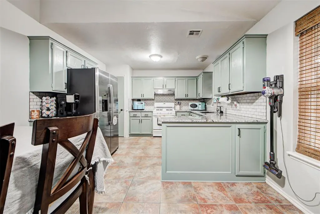 Photo 15 — 1665 NE 6th Street, Oklahoma City, OK 73160