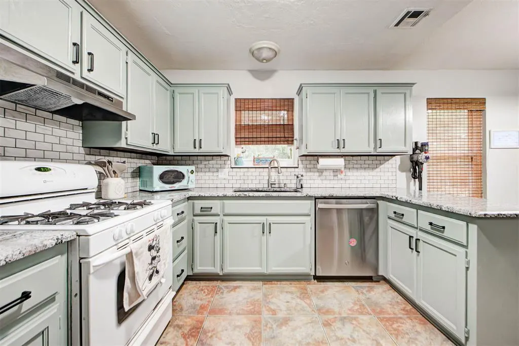 Photo 18 — 1665 NE 6th Street, Oklahoma City, OK 73160