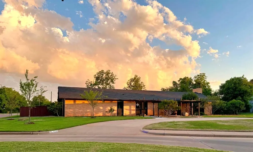Front exterior — 320 Paseo De Vida Street, Altus, OK 73521