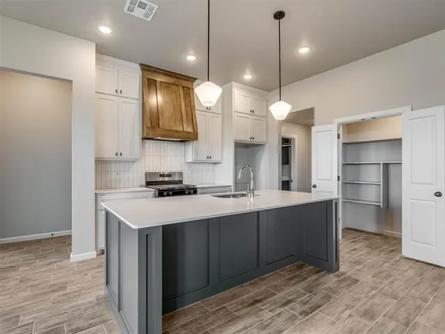 Photo 6 — 11908 NW 118th Street, Yukon, OK 73099