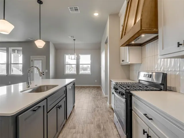 Photo 8 — 11908 NW 118th Street, Yukon, OK 73099