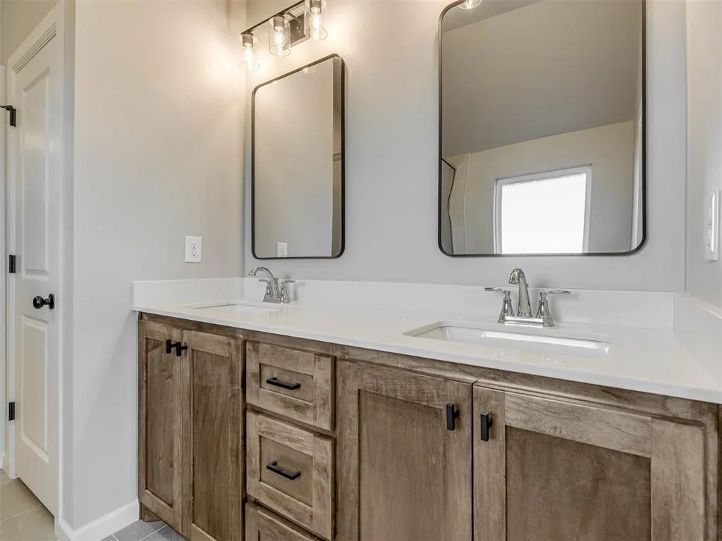 Photo 17 — 11908 NW 118th Street, Yukon, OK 73099