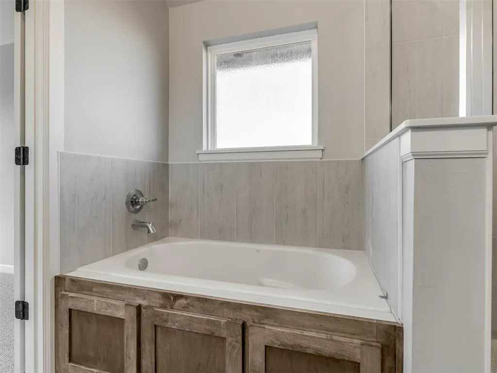 Photo 19 — 11908 NW 118th Street, Yukon, OK 73099