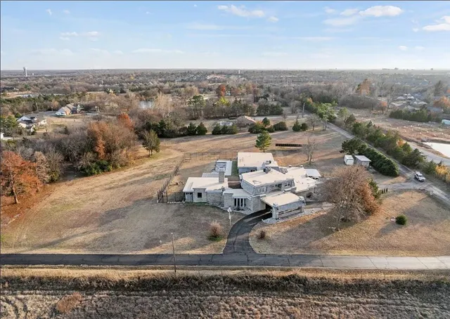Photo 2 — 2961 Twin Acres Drive, Norman, OK 73071