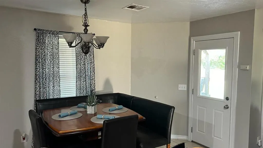 Photo 9 — 11055 N Lily Lane, Edmond, OK 73025