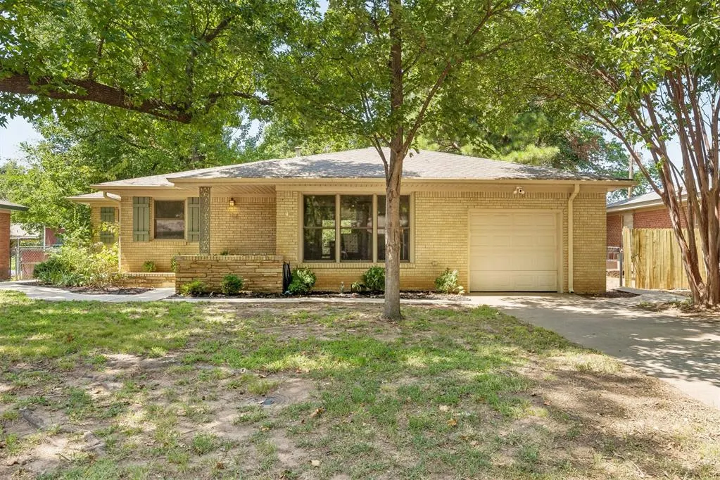 Front exterior — 106 S Sherry Avenue, Norman, OK 73069