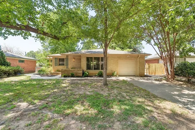 Photo 2 — 106 S Sherry Avenue, Norman, OK 73069