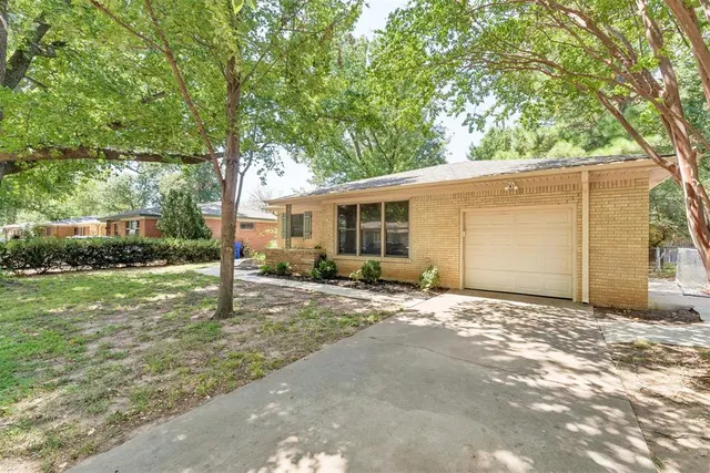 Photo 3 — 106 S Sherry Avenue, Norman, OK 73069