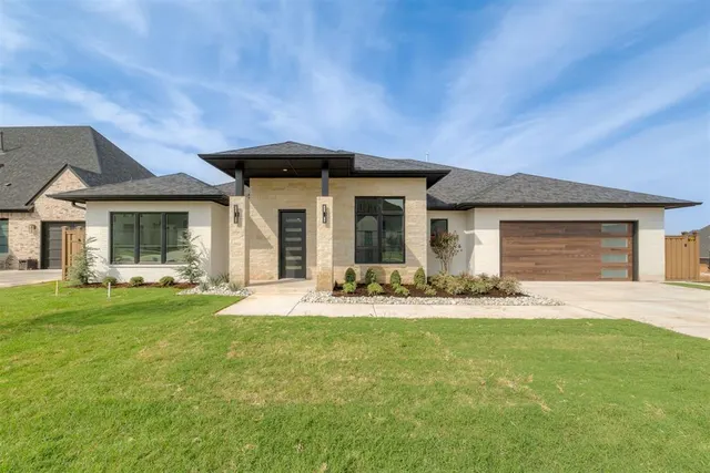 Front exterior — 3009 Wood Thrush Way, Edmond, OK 73012