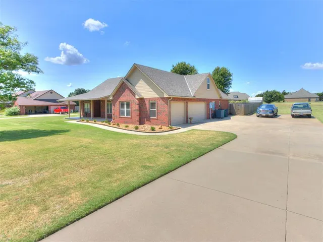 Photo 2 — 10625 Tangleroot Way, Oklahoma City, OK 73173