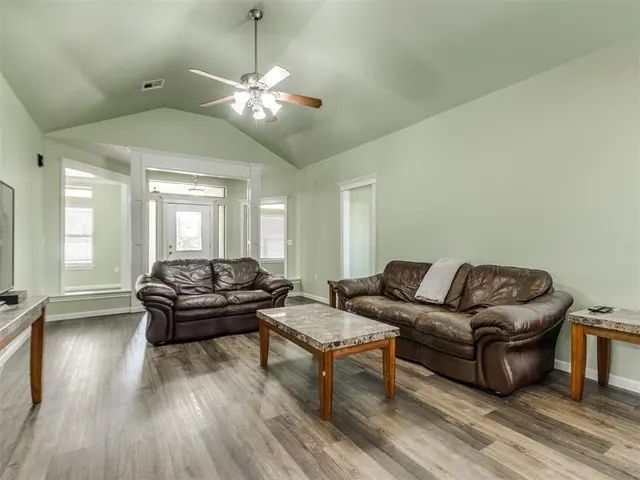 Photo 4 — 10625 Tangleroot Way, Oklahoma City, OK 73173